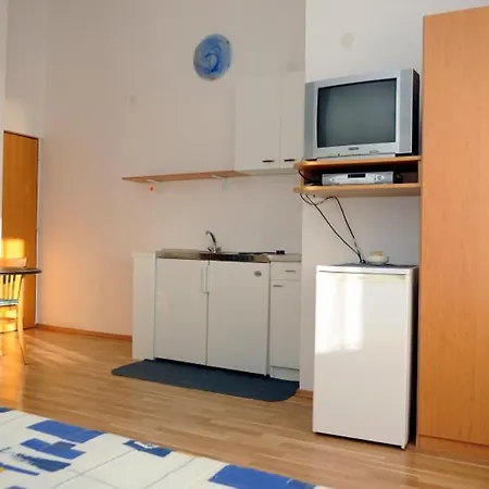 Guest house And Port - Great Loaction And Free Parking Murter